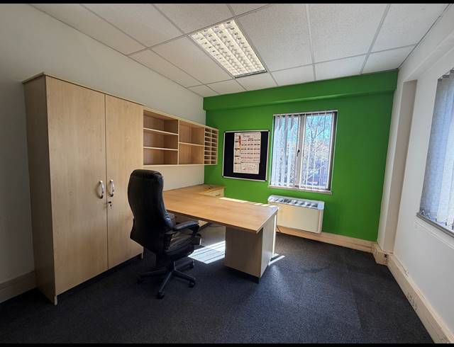 1,598M² OFFICE FOR SALE IN WOODMEAD